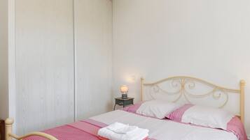 3 dormitoris, planxa i posts de planxar, wifi gratuïta i roba de llit