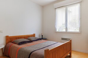 3 bedrooms, iron/ironing board, free WiFi, bed sheets