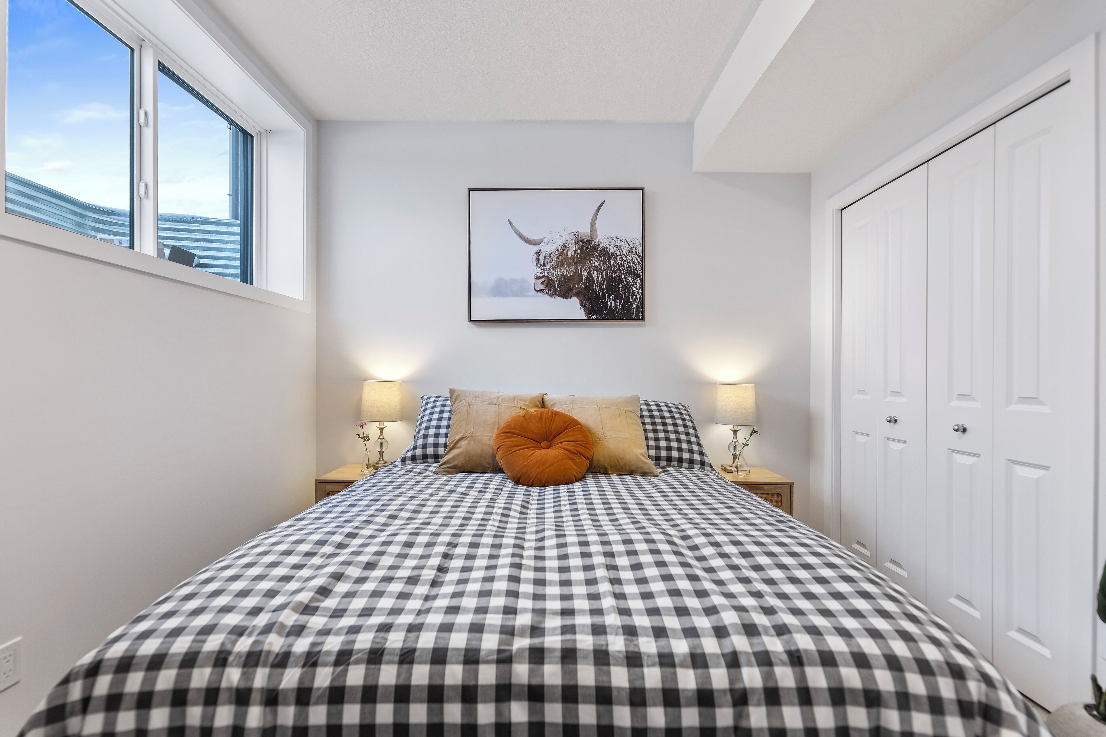 2 bedrooms, desk, iron/ironing board, travel cot