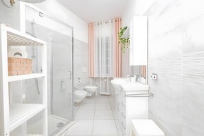 Shower, towels