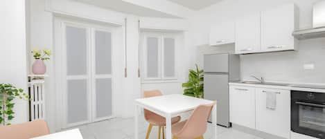 Geladeira, fogão, cooktop, cafeteira/chaleira