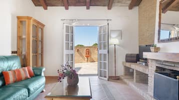 TV, fireplace, DVD player, stereo