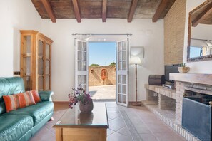 Fernseher, Kamin, DVD-Player, Stereoanlage