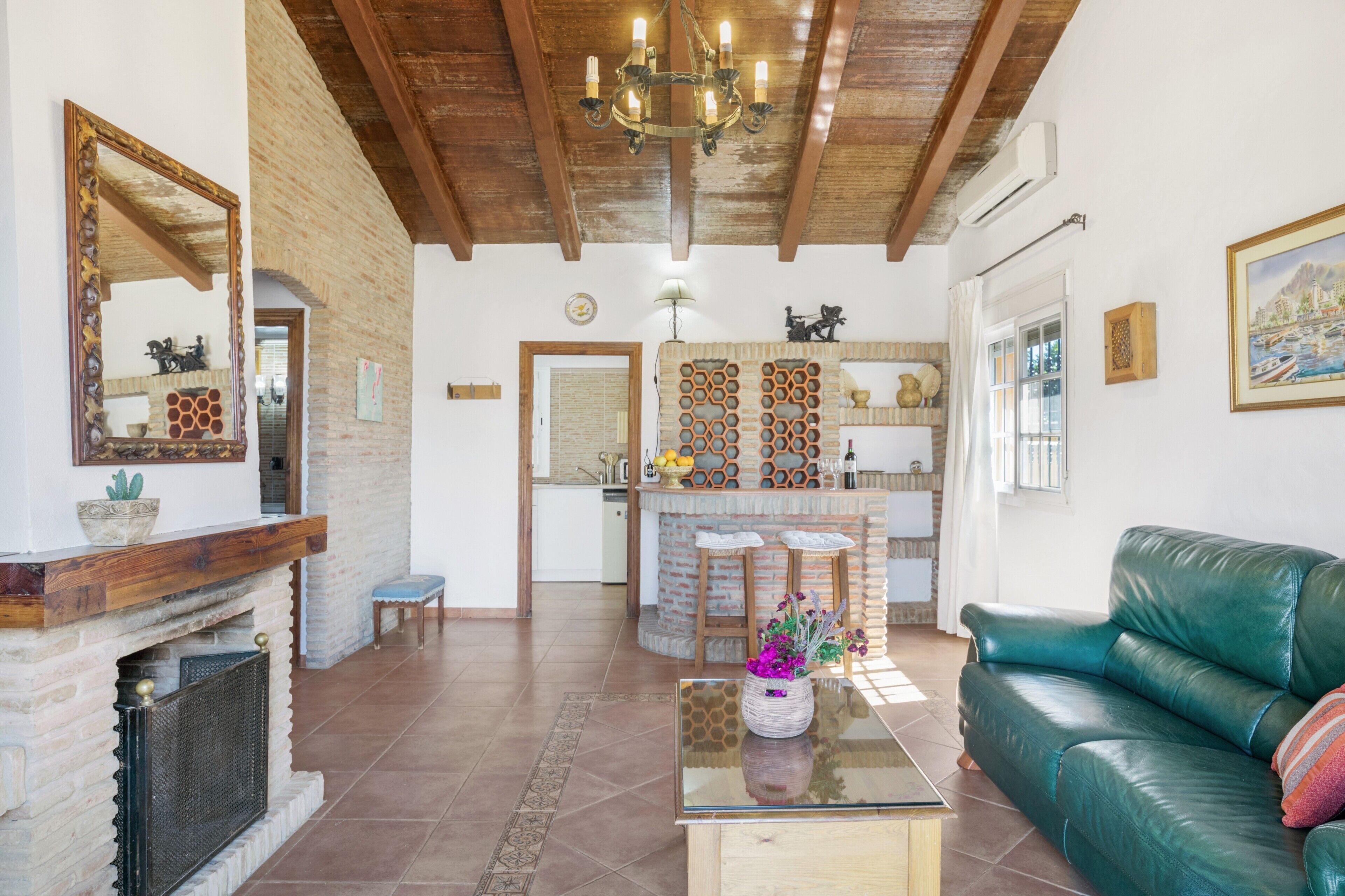 テレビ、暖炉、DVD プレーヤー、ステレオ