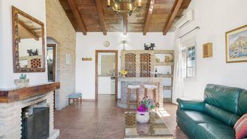 Fernseher, Kamin, DVD-Player, Stereoanlage