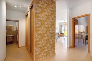 Interior - Apartment 'Royal Cabanas Golf' with Shared Pool, Wi-Fi and Air Conditioning (Conceição de Tavira)