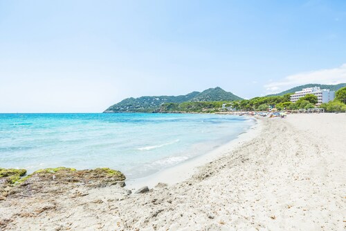 Hostal Boutique Canyamel - 106 Doppelzimmer mit teilweisem Meerblick, Terrasse, WLAN und Klimaanlage