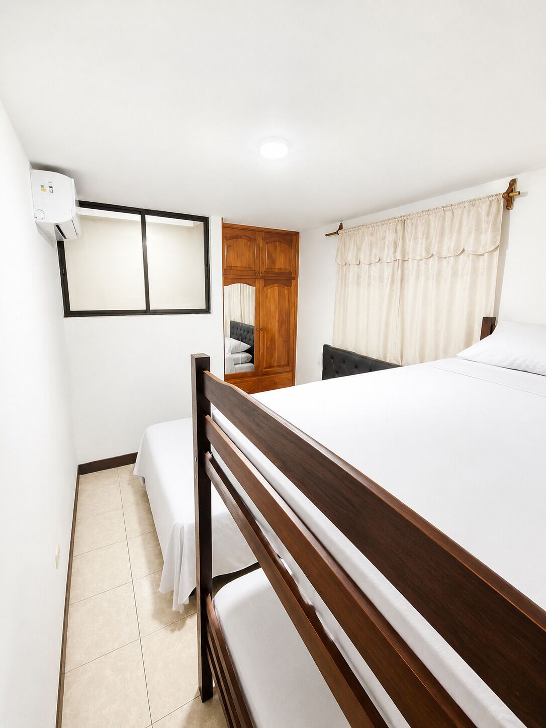 2 chambres, fer et planche à repasser, Wi-Fi gratuit, draps fournis
