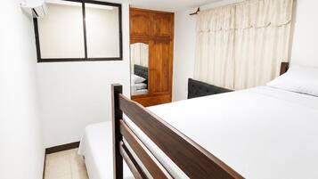 2 chambres, fer et planche à repasser, Wi-Fi gratuit, draps fournis