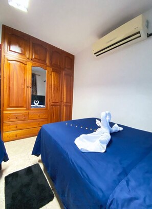 2 chambres, fer et planche à repasser, Wi-Fi gratuit, draps fournis