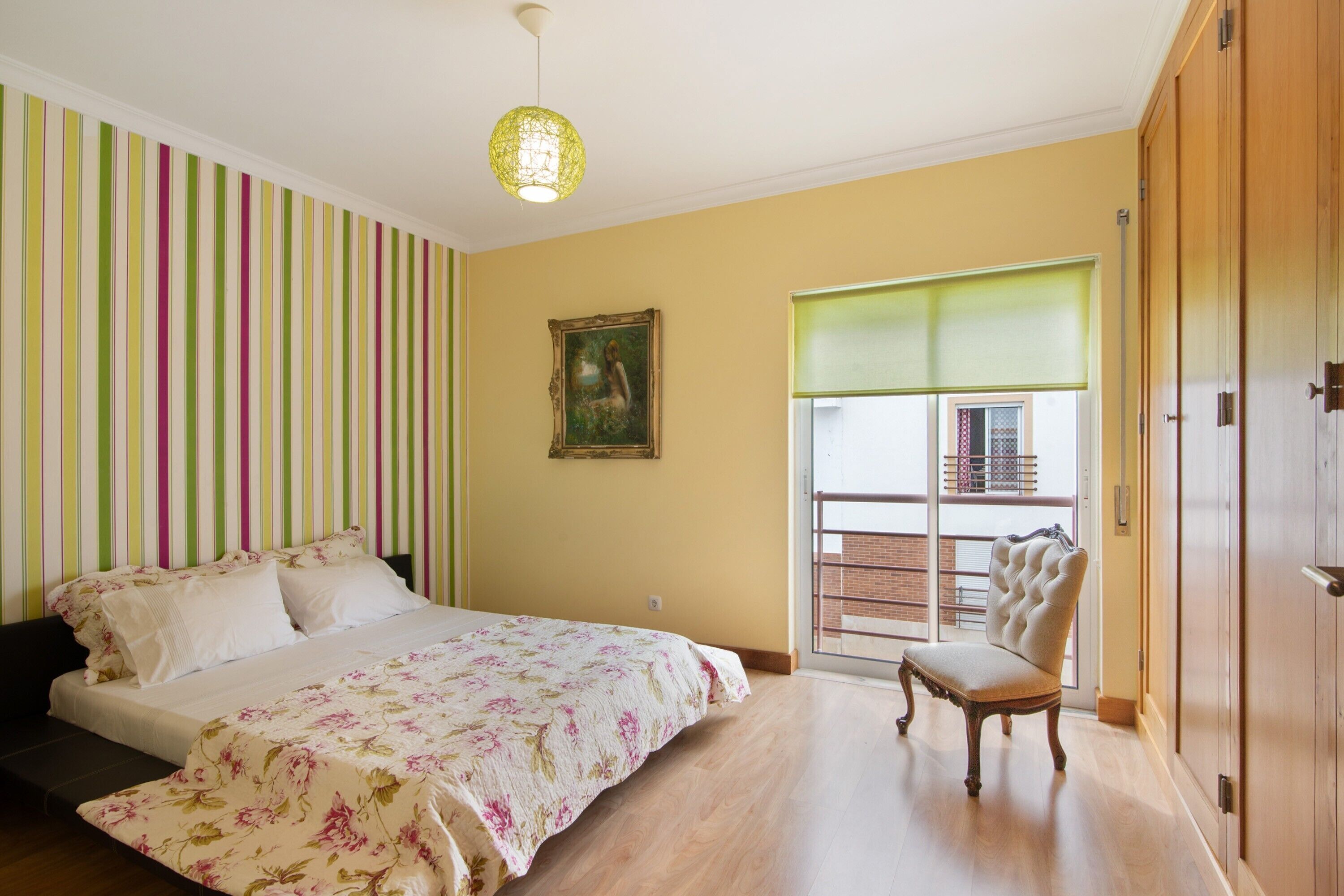 3 slaapkamers, een strijkplank/strijkijzer, gratis wifi, beddengoed