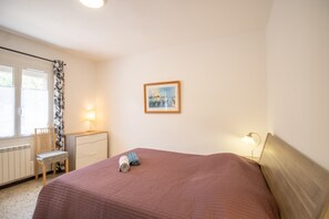 2 chambres, fer et planche à repasser, Wi-Fi gratuit, draps fournis