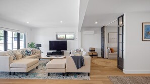 TV connectée, cheminée