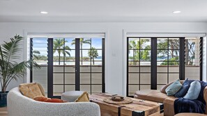 Smart TV, fireplace - FREE NIGHT. Pay for 2 stay for 3 (Dolphin Point)