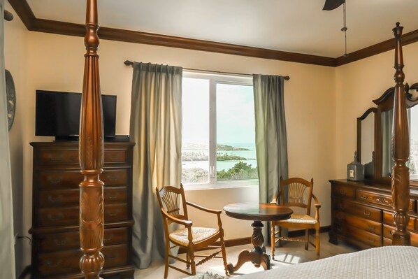 4 bedrooms, desk, iron/ironing board, WiFi (free)