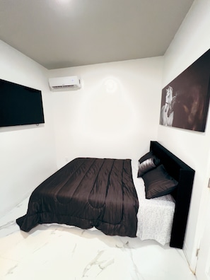 1 bedroom, iron/ironing board, WiFi