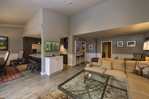 Exterior - Vail Village 3 Bedroom Condo at the Covered Bridge - Pool, hot tub & More! (Vail)