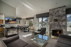 Exterior - Vail Village 3 Bedroom Condo at the Covered Bridge - Pool, hot tub & More! (Vail)