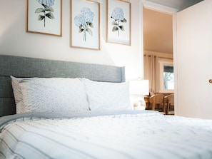 3 bedrooms, iron/ironing board, WiFi, bed sheets