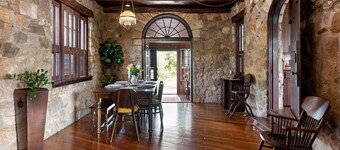 Cole Springs Historic Buda Cottage: Tower, Hill Country, 14.6 Acres!!!