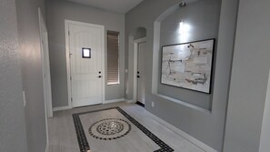 Interior - Spacious Luxury Retreat in the Heart of Glendale with All Amenities (Glendale)