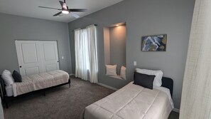 5 Schlafzimmer, Bügeleisen/Bügelbrett, kostenloses WLAN, Bettwäsche