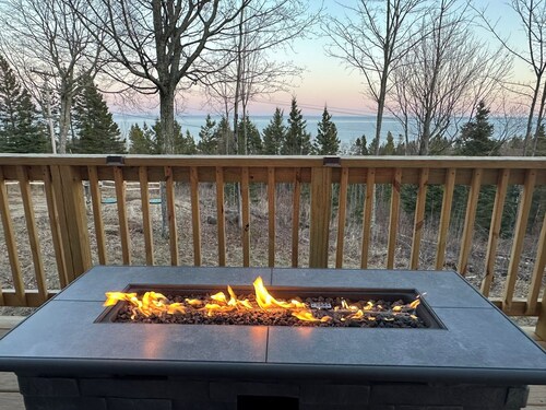 Sweeping lake views-5 min drive to Gooseberry-10 min to Two Harbors-3 bedrooms