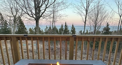 Sweeping lake views-5 min drive to Gooseberry-10 min to Two Harbors-3 bedrooms