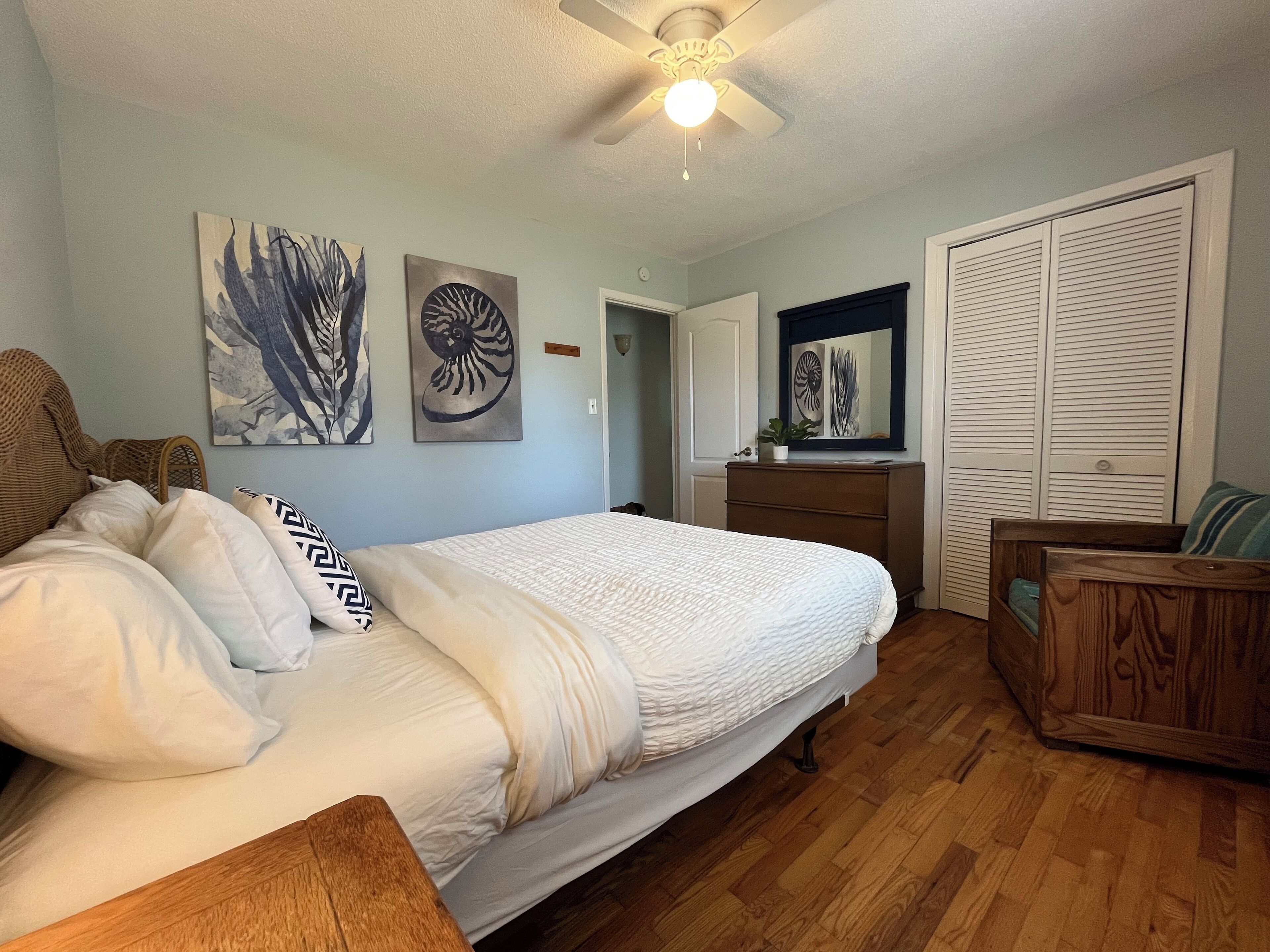 3 bedrooms, desk, iron/ironing board, WiFi