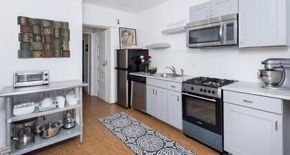 Flatbush Brooklyn 2-bedroom apartment with AC, WiFi & Backyard.