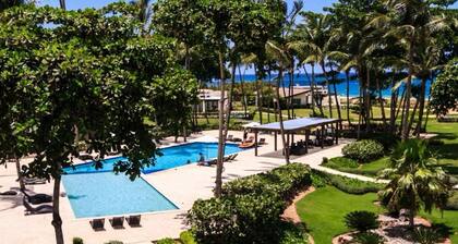 Charming 2-bedroom condo on the beach in El Limón with AC, WiFi, and Pool.