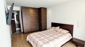 1 quarto, cofres nos quartos, escrivaninha