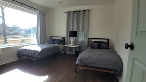 3 chambres, fer et planche à repasser, Wi-Fi gratuit, draps fournis