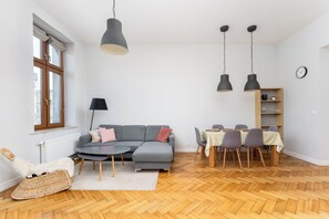 TV - Dietla Avenue Charm Apartment (Kraków)