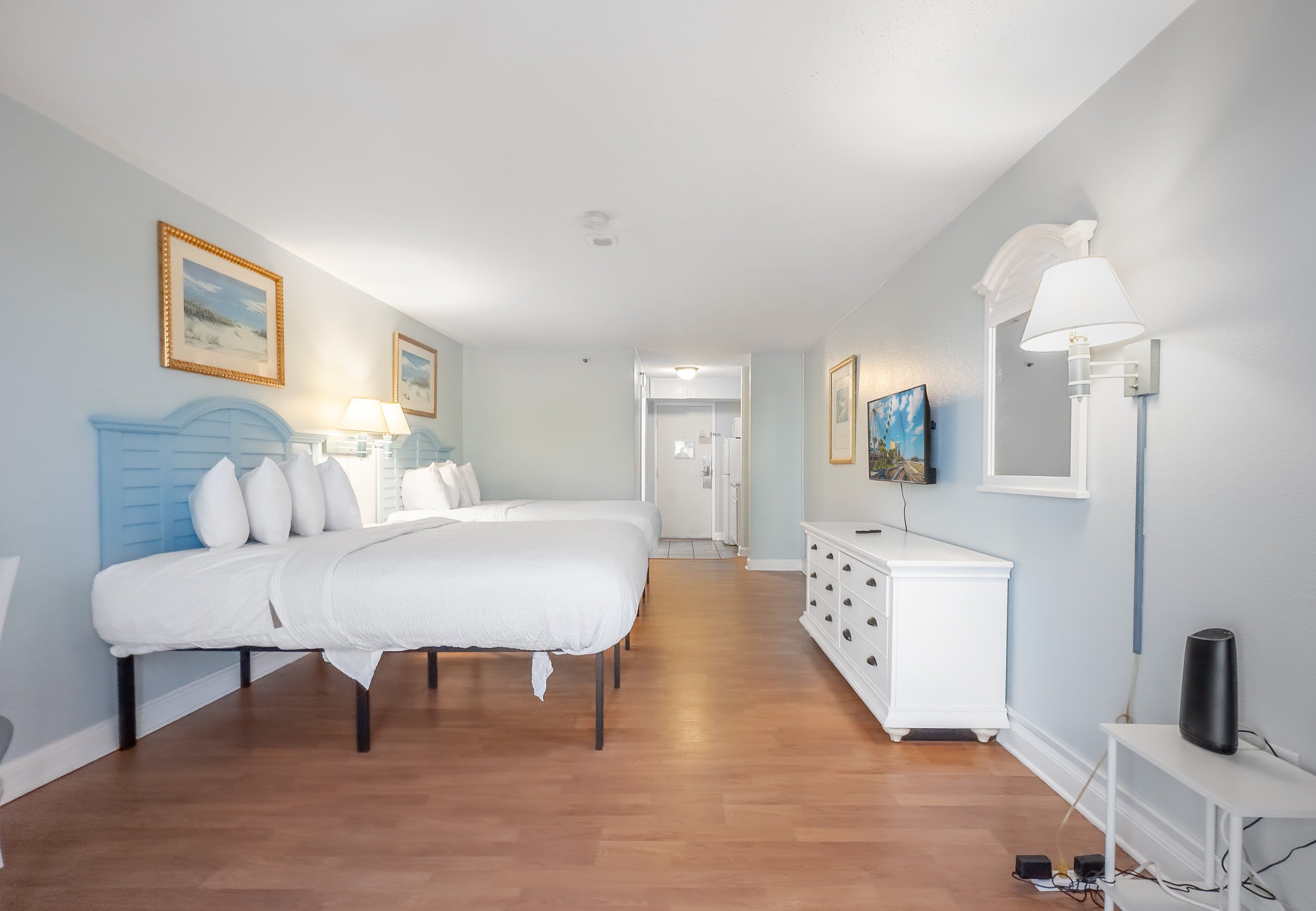 Tabla de planchar con plancha, wifi gratis, ropa de cama