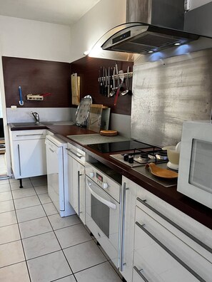 Fridge, microwave, oven, dishwasher