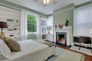 4 bedrooms, desk, iron/ironing board, free WiFi