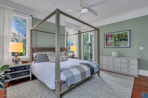 4 bedrooms, desk, iron/ironing board, free WiFi