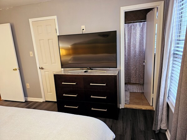3 quartos, ferros/tábuas de passar roupa, Wi-Fi, roupa de cama