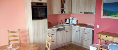 Réfrigérateur, four, plaque de cuisson, lave-vaisselle