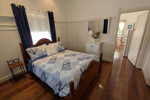 3 habitaciones, escritorio, tabla de planchar con plancha y wifi gratis