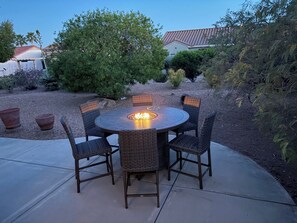 Outdoor dining - Fully furnished 2-bedroom home in Surprise with AC, Wi-Fi & beautiful patio. (Surprise)