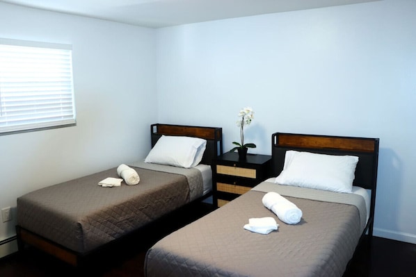 2 bedrooms, iron/ironing board, WiFi
