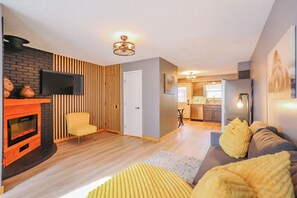 Smart-TV og peis