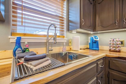 Modern condo walking distance to EVERYTHING.