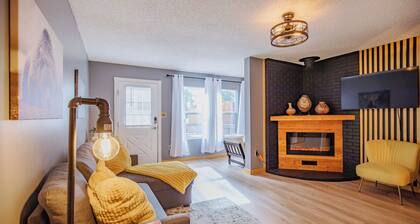 Modern condo walking distance to EVERYTHING.