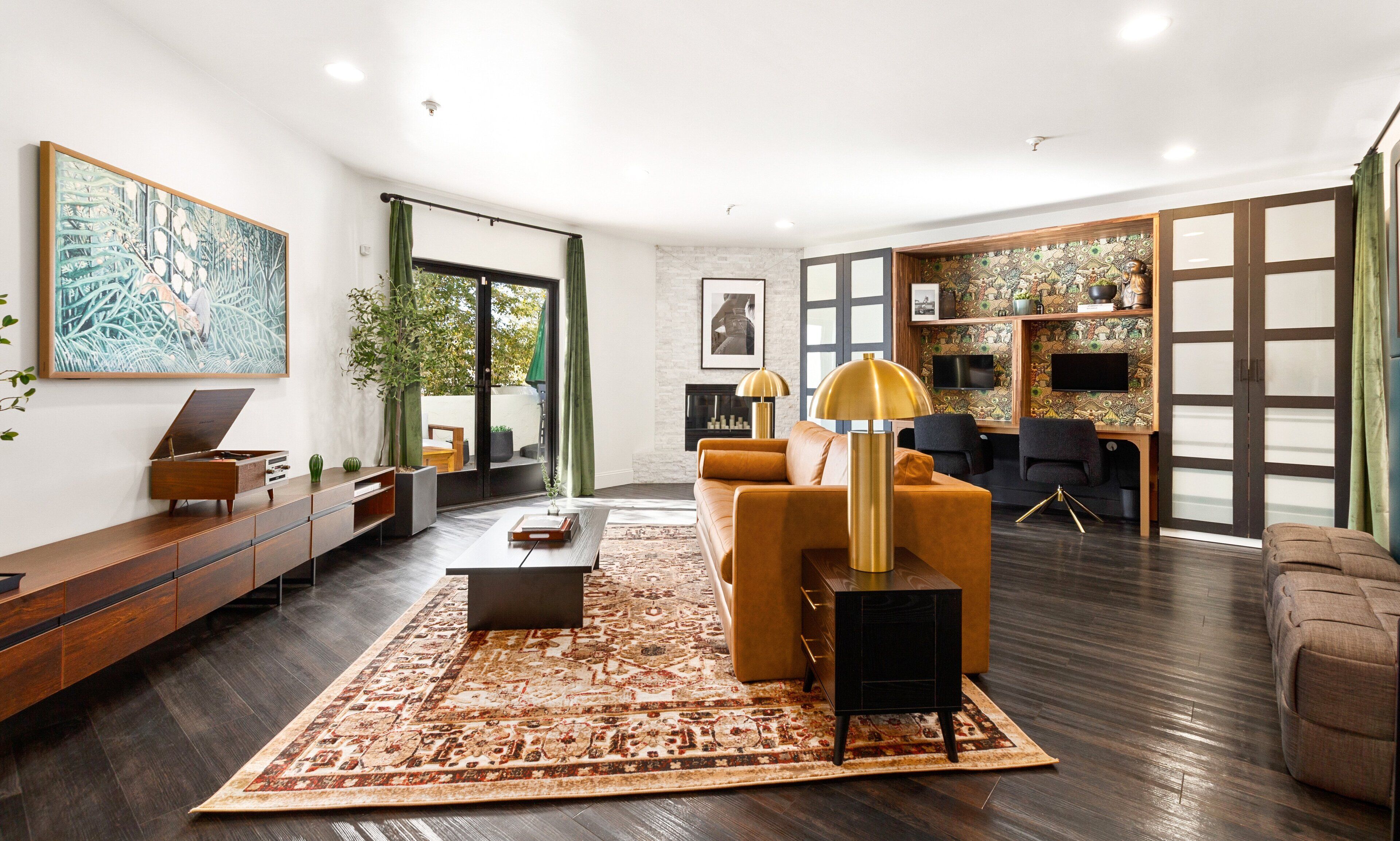 Smart TV, libros, biblioteca de música, videoteca