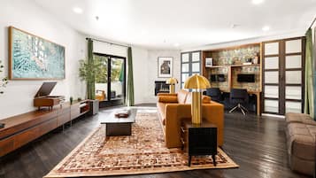 TV Pintar, buku-buku, pustaka muzik, pustaka video