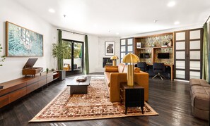 تلفز�يون ذكي، كُتُب، مكتبة موسيقى، مكتبة فيديو