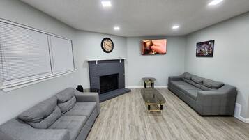 智能电视、壁炉